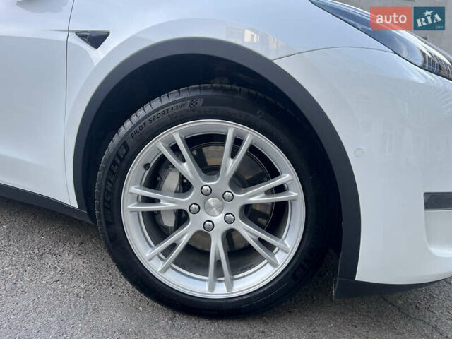 Белый Тесла Model Y, объемом двигателя 0 л и пробегом 17 тыс. км за 46000 $, фото 8 на Automoto.ua