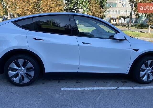 Білий Тесла Model Y, об'ємом двигуна 0 л та пробігом 100 тис. км за 25400 $, фото 10 на Automoto.ua