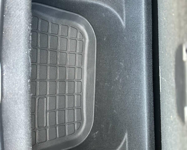 Тесла Model Y 2022 у Житомирі на Automoto.ua Білий Тесла Model Y, об'ємом двигуна 0 л та пробігом 195 тис. км за 21700 $, фото 16 на Automoto.ua