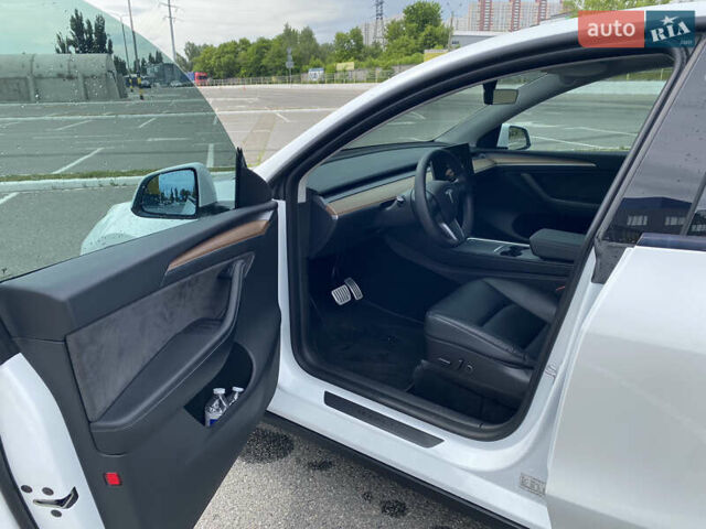 Белый Тесла Model Y, объемом двигателя 0 л и пробегом 43 тыс. км за 28000 $, фото 6 на Automoto.ua