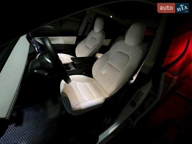 Белый Тесла Model Y, объемом двигателя 0 л и пробегом 24 тыс. км за 25888 $, фото 4 на Automoto.ua