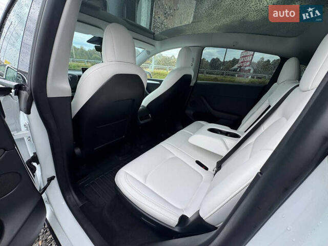 Білий Тесла Model Y, об'ємом двигуна 0 л та пробігом 62 тис. км за 27400 $, фото 33 на Automoto.ua