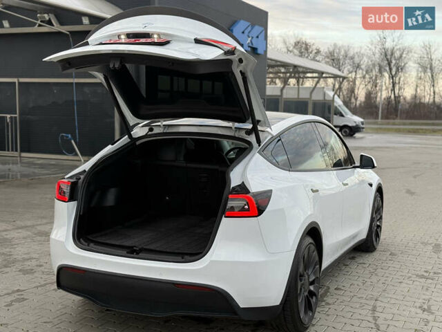 Белый Тесла Model Y, объемом двигателя 0 л и пробегом 59 тыс. км за 28950 $, фото 12 на Automoto.ua