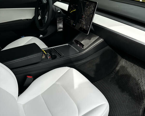 Белый Тесла Model Y, объемом двигателя 0 л и пробегом 55 тыс. км за 25900 $, фото 35 на Automoto.ua
