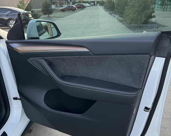 Белый Тесла Model Y, объемом двигателя 0 л и пробегом 53 тыс. км за 29500 $, фото 18 на Automoto.ua