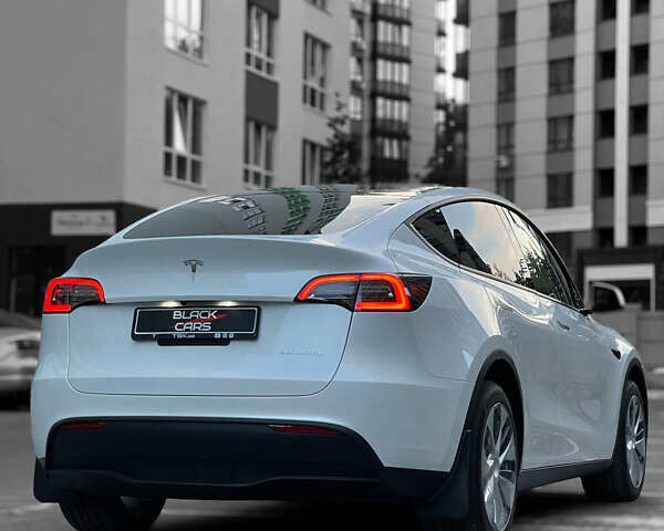 Белый Тесла Model Y, объемом двигателя 0 л и пробегом 1 тыс. км за 39000 $, фото 1 на Automoto.ua