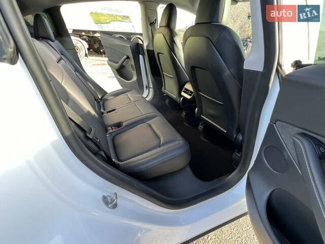Білий Тесла Model Y, об'ємом двигуна 0 л та пробігом 12 тис. км за 24750 $, фото 45 на Automoto.ua
