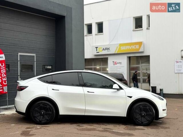 Білий Тесла Model Y, об'ємом двигуна 0 л та пробігом 60 тис. км за 28500 $, фото 10 на Automoto.ua