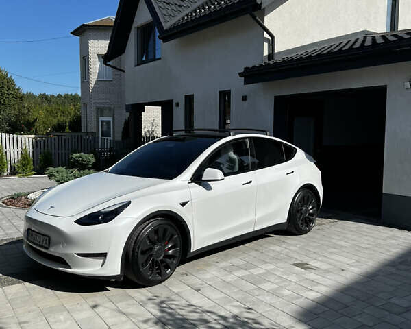 Белый Тесла Model Y, объемом двигателя 0 л и пробегом 59 тыс. км за 26999 $, фото 1 на Automoto.ua