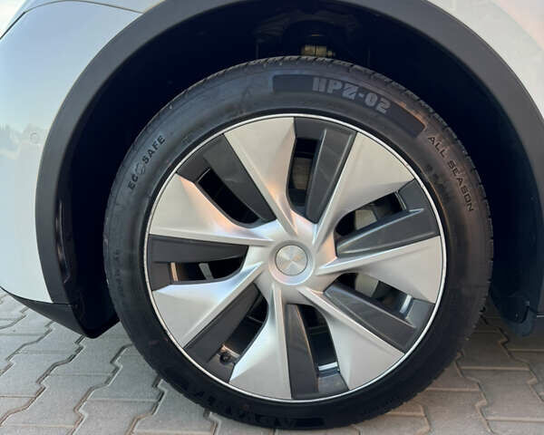 Белый Тесла Model Y, объемом двигателя 0 л и пробегом 94 тыс. км за 24500 $, фото 15 на Automoto.ua