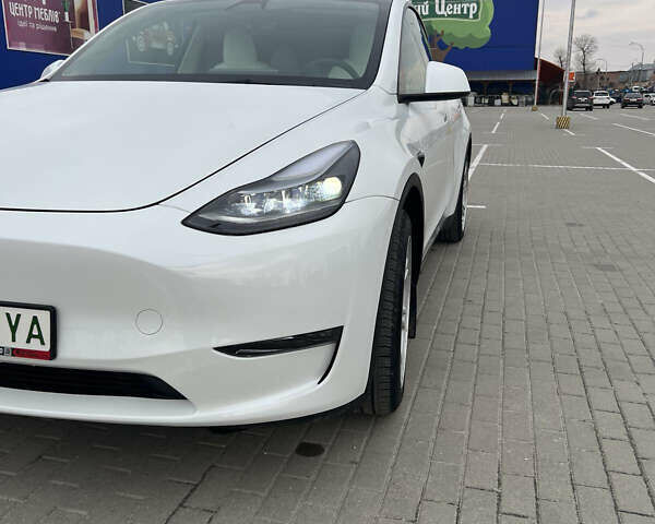 Білий Тесла Model Y, об'ємом двигуна 0 л та пробігом 15 тис. км за 27999 $, фото 3 на Automoto.ua
