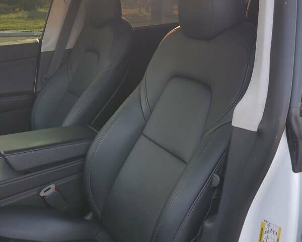 Белый Тесла Model Y, объемом двигателя 0 л и пробегом 19 тыс. км за 29999 $, фото 8 на Automoto.ua