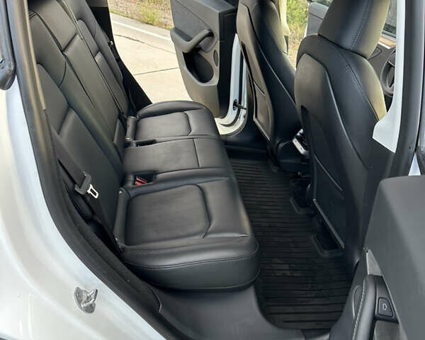 Тесла Model Y 2022 у Житомирі на Automoto.ua Білий Тесла Model Y, об'ємом двигуна 0 л та пробігом 195 тис. км за 21700 $, фото 14 на Automoto.ua