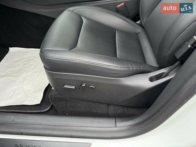 Белый Тесла Model Y, объемом двигателя 0 л и пробегом 53 тыс. км за 36700 $, фото 17 на Automoto.ua