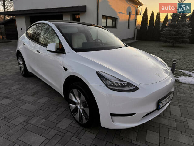 Белый Тесла Model Y, объемом двигателя 0 л и пробегом 51 тыс. км за 28500 $, фото 3 на Automoto.ua