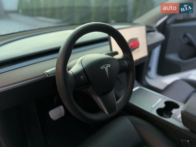 Белый Тесла Model Y, объемом двигателя 0 л и пробегом 59 тыс. км за 28950 $, фото 27 на Automoto.ua