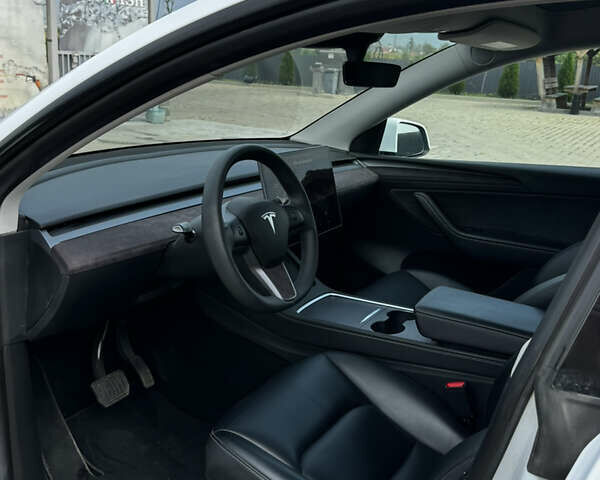 Белый Тесла Model Y, объемом двигателя 0 л и пробегом 91 тыс. км за 29600 $, фото 21 на Automoto.ua