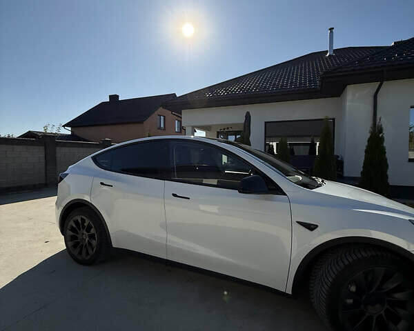 Тесла Model Y 2022 в Ровно на Automoto.ua Белый Тесла Model Y, объемом двигателя 0 л и пробегом 105 тыс. км за 27000 $, фото 5 на Automoto.ua