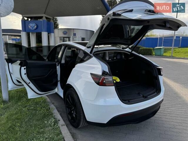 Белый Тесла Model Y, объемом двигателя 0 л и пробегом 59 тыс. км за 28800 $, фото 45 на Automoto.ua