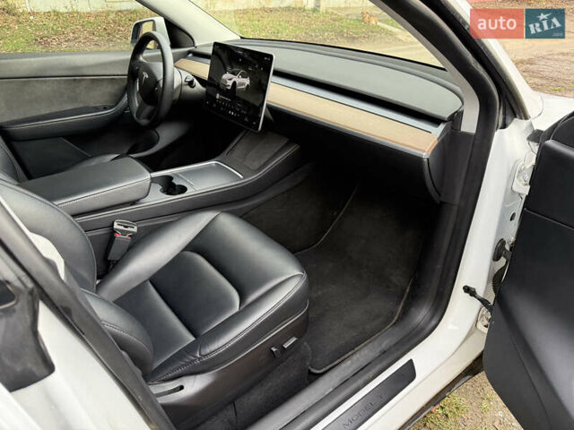 Белый Тесла Model Y, объемом двигателя 0 л и пробегом 50 тыс. км за 39900 $, фото 6 на Automoto.ua