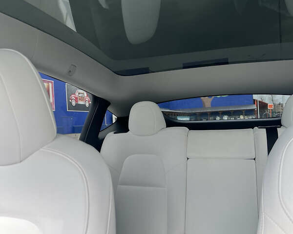 Білий Тесла Model Y, об'ємом двигуна 0 л та пробігом 15 тис. км за 27999 $, фото 21 на Automoto.ua