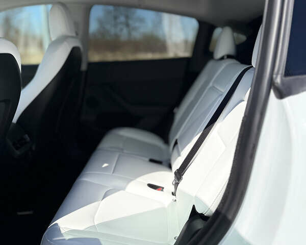 Белый Тесла Model Y, объемом двигателя 0 л и пробегом 35 тыс. км за 33000 $, фото 20 на Automoto.ua