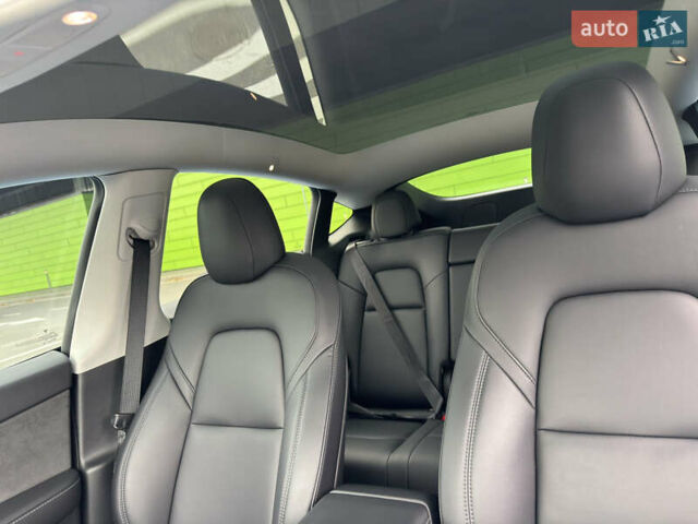Белый Тесла Model Y, объемом двигателя 0 л и пробегом 68 тыс. км за 35000 $, фото 31 на Automoto.ua