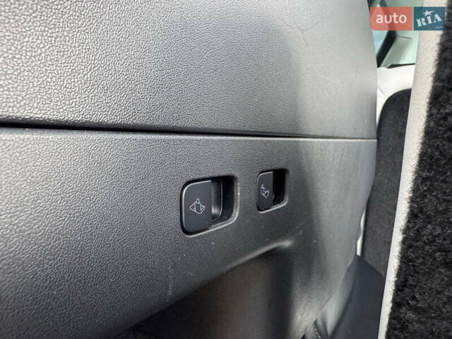 Білий Тесла Model Y, об'ємом двигуна 0 л та пробігом 62 тис. км за 27400 $, фото 32 на Automoto.ua