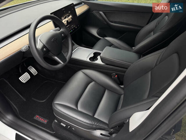 Белый Тесла Model Y, объемом двигателя 0 л и пробегом 74 тыс. км за 25700 $, фото 33 на Automoto.ua