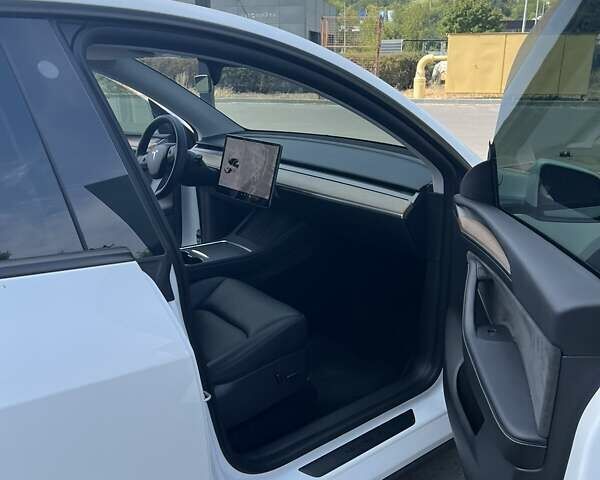Белый Тесла Model Y, объемом двигателя 0 л и пробегом 21 тыс. км за 33300 $, фото 6 на Automoto.ua