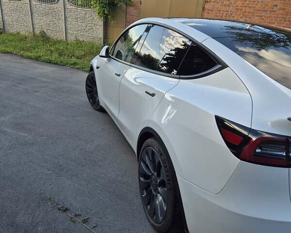 Белый Тесла Model Y, объемом двигателя 0 л и пробегом 59 тыс. км за 32400 $, фото 1 на Automoto.ua