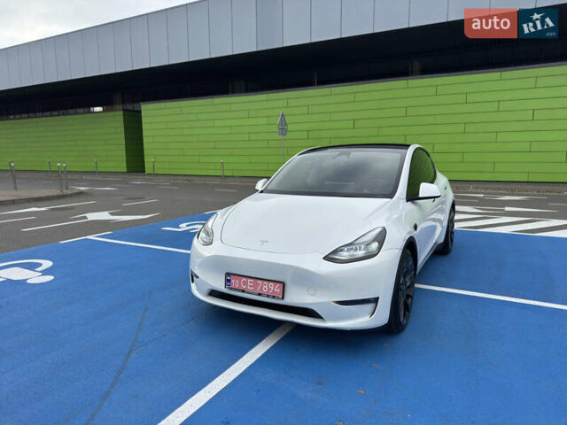 Белый Тесла Model Y, объемом двигателя 0 л и пробегом 68 тыс. км за 35000 $, фото 1 на Automoto.ua