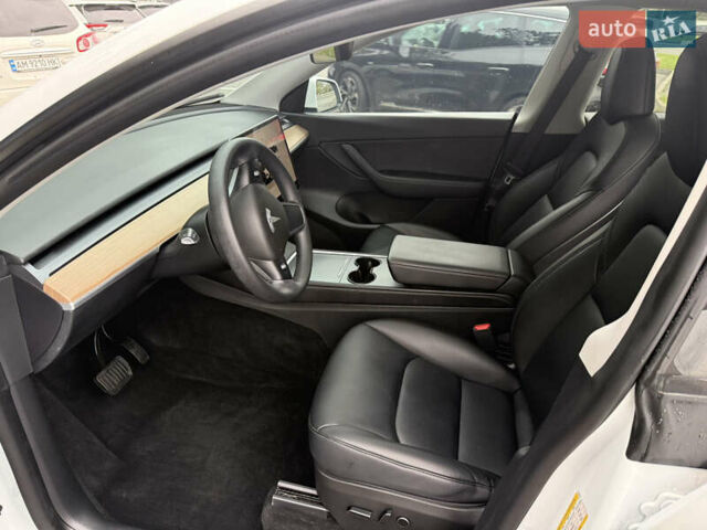 Білий Тесла Model Y, об'ємом двигуна 0 л та пробігом 82 тис. км за 25499 $, фото 14 на Automoto.ua