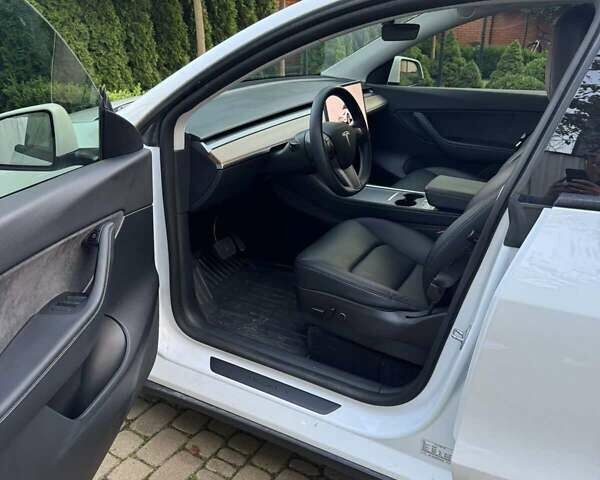 Белый Тесла Model Y, объемом двигателя 0 л и пробегом 97 тыс. км за 26500 $, фото 9 на Automoto.ua