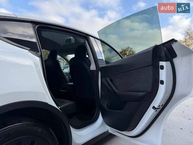 Тесла Model Y 2022 в Ровно на Automoto.ua Белый Тесла Model Y, объемом двигателя 0 л и пробегом 83 тыс. км за 22500 $, фото 48 на Automoto.ua