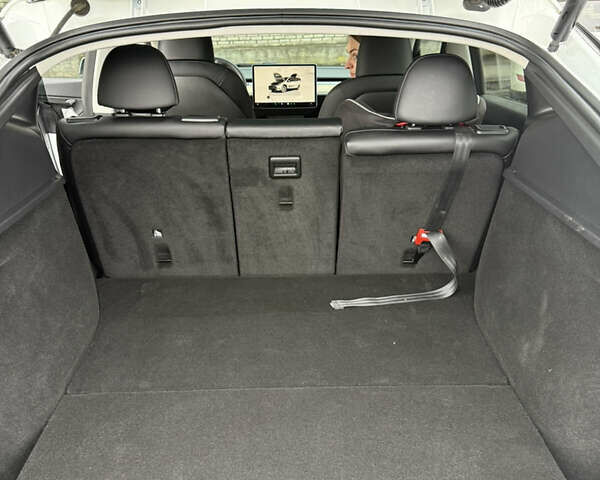 Білий Тесла Model Y, об'ємом двигуна 0 л та пробігом 82 тис. км за 25499 $, фото 22 на Automoto.ua