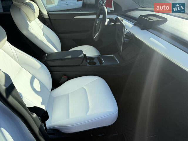 Білий Тесла Model Y, об'ємом двигуна 0 л та пробігом 45 тис. км за 27500 $, фото 4 на Automoto.ua
