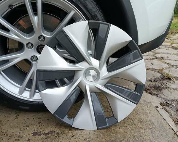 Белый Тесла Model Y, объемом двигателя 0 л и пробегом 52 тыс. км за 29000 $, фото 21 на Automoto.ua