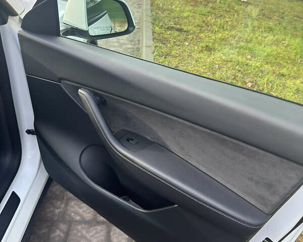 Белый Тесла Model Y, объемом двигателя 0 л и пробегом 86 тыс. км за 24500 $, фото 19 на Automoto.ua