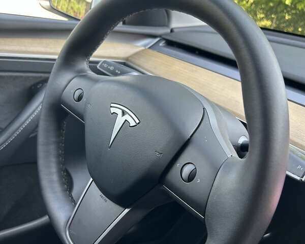 Белый Тесла Model Y, объемом двигателя 0 л и пробегом 129 тыс. км за 36499 $, фото 11 на Automoto.ua