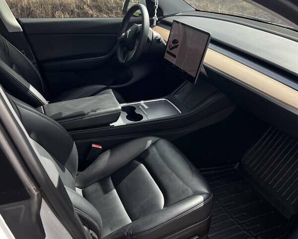 Белый Тесла Model Y, объемом двигателя 0 л и пробегом 66 тыс. км за 23999 $, фото 12 на Automoto.ua
