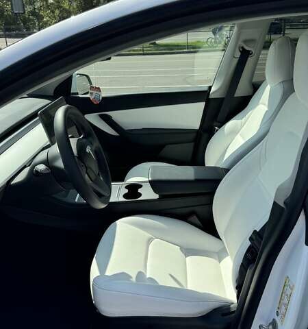 Тесла Model Y 2022 в Киеве на Automoto.ua Белый Тесла Model Y, объемом двигателя 0 л и пробегом 28 тыс. км за 26000 $, фото 18 на Automoto.ua