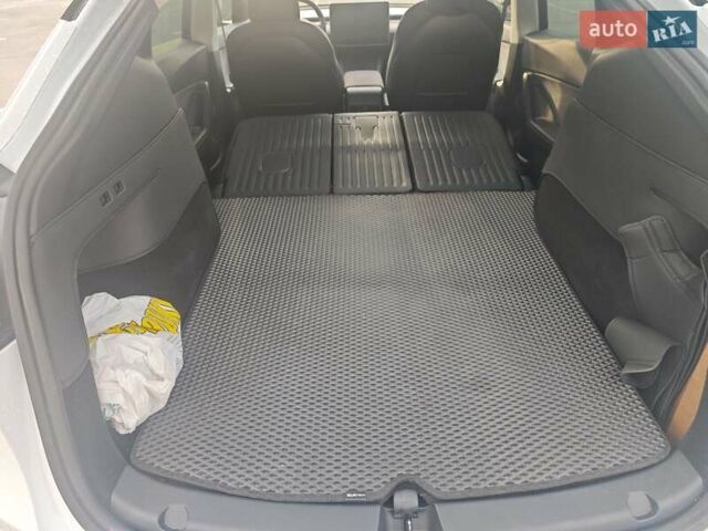 Белый Тесла Model Y, объемом двигателя 0 л и пробегом 38 тыс. км за 28000 $, фото 23 на Automoto.ua