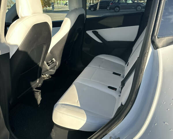 Белый Тесла Model Y, объемом двигателя 0 л и пробегом 61 тыс. км за 27000 $, фото 9 на Automoto.ua