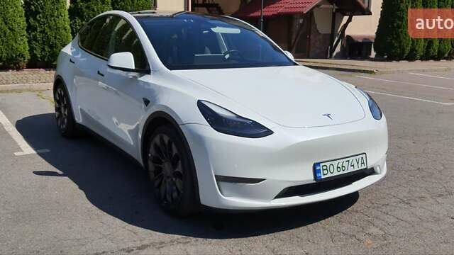 Белый Тесла Model Y, объемом двигателя 0 л и пробегом 62 тыс. км за 30700 $, фото 3 на Automoto.ua
