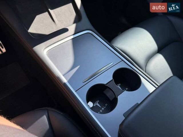 Білий Тесла Model Y, об'ємом двигуна 0 л та пробігом 56 тис. км за 26000 $, фото 45 на Automoto.ua