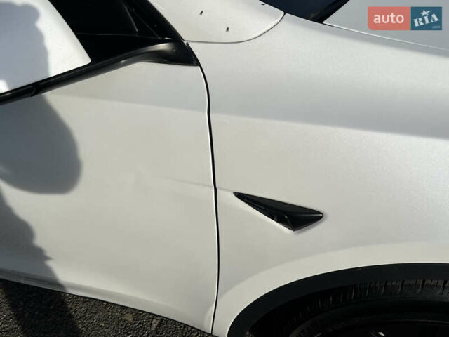 Білий Тесла Model Y, об'ємом двигуна 0 л та пробігом 12 тис. км за 24750 $, фото 29 на Automoto.ua
