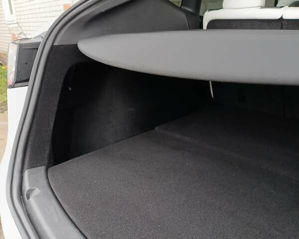 Белый Тесла Model Y, объемом двигателя 0 л и пробегом 52 тыс. км за 29000 $, фото 13 на Automoto.ua