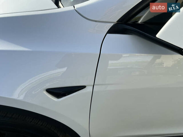 Білий Тесла Model Y, об'ємом двигуна 0 л та пробігом 12 тис. км за 24750 $, фото 26 на Automoto.ua