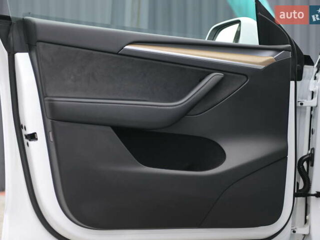 Тесла Model Y 2022 у Мукачеве на Automoto.ua Білий Тесла Model Y, об'ємом двигуна 0 л та пробігом 17 тис. км за 46500 $, фото 21 на Automoto.ua